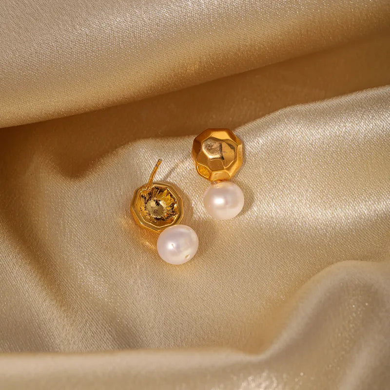 THE ELEGANT PEARL EARRINGS