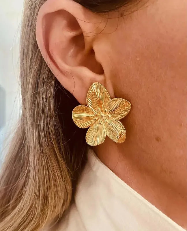 ARETES DE FLOR GOLD PLATED