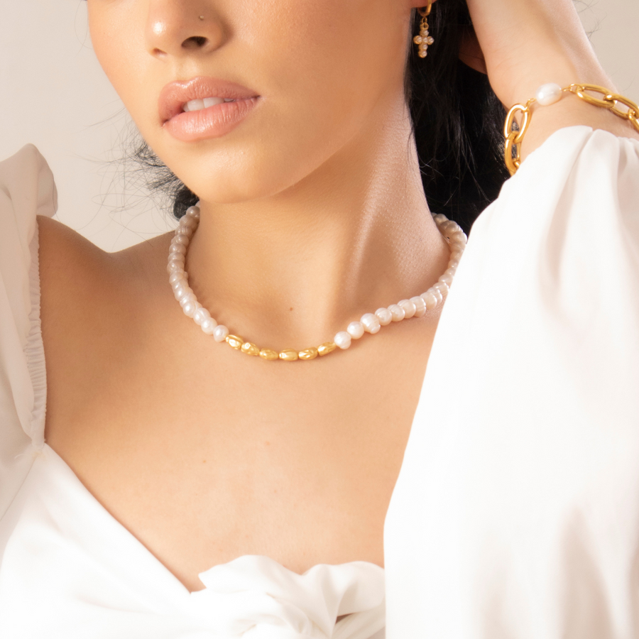 PEARLS & GOLD NECKLACE