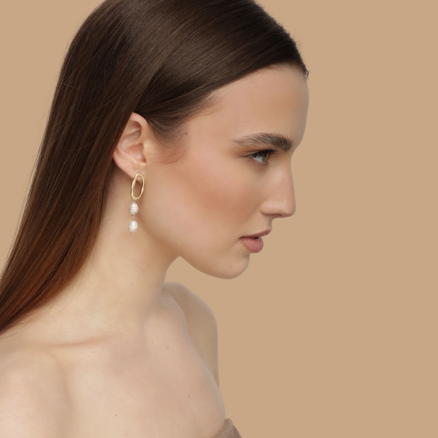 ASYMMETRIC GOLD PLATED PEARL EARRINGS