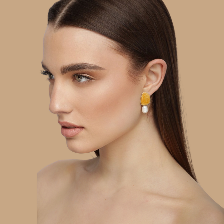 ASYMMETRIC GOLD PLATED PEARL EARRINGS